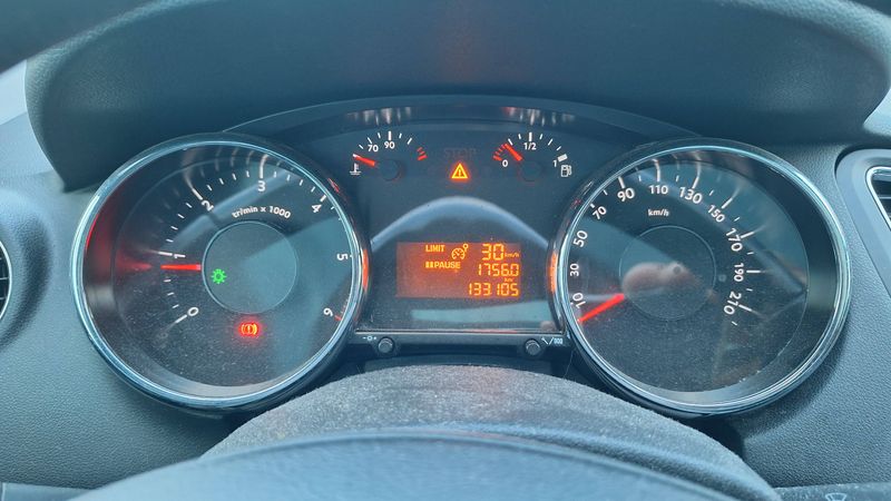 Peugeot 5008 1.6 HDi Active — zdjęcie 21