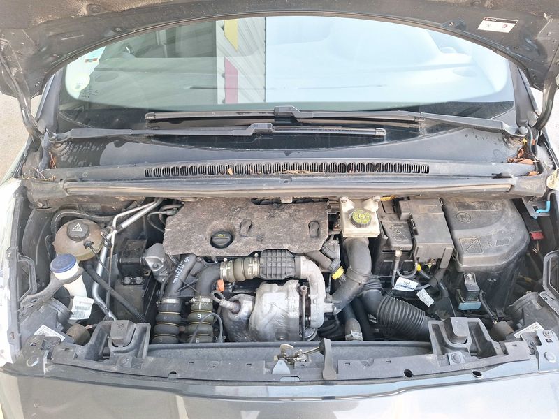 Peugeot 5008 1.6 HDi Active — zdjęcie 8