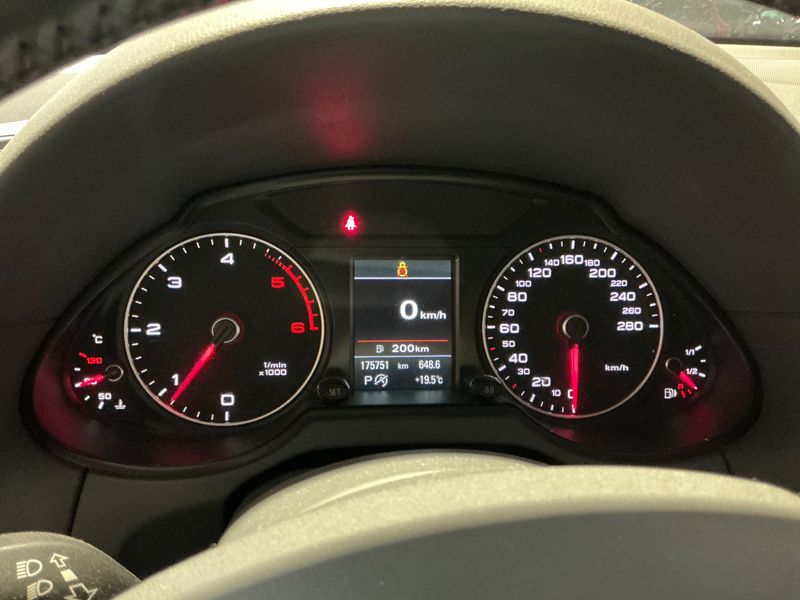 Audi Q5 2.0 TDI quattro — zdjęcie 13