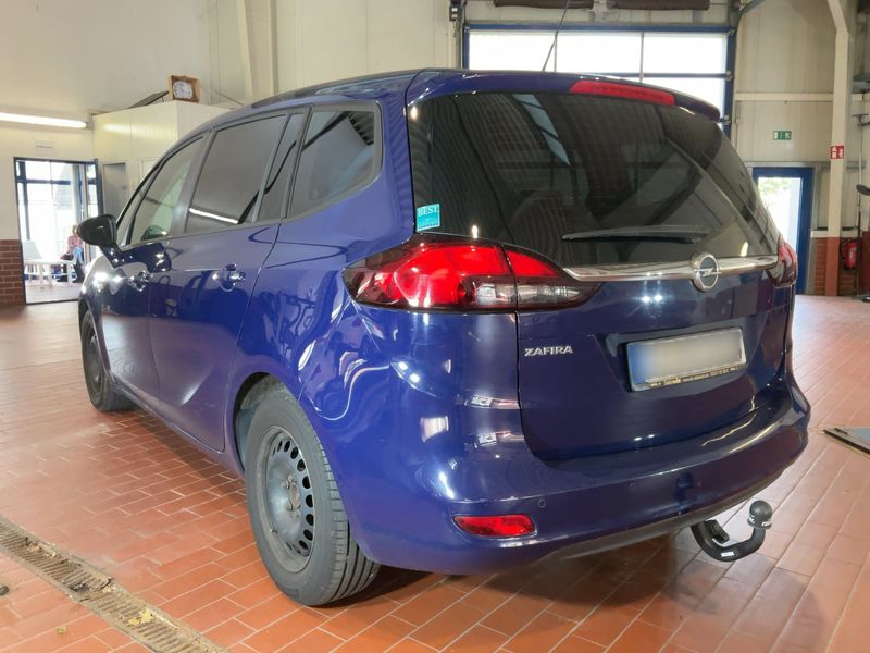 Opel Zafira Tourer 1.4 Turbo Edition — zdjęcie 3