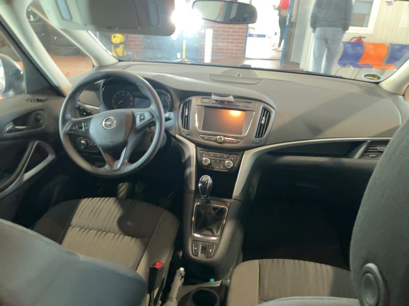 Opel Zafira Tourer 1.4 Turbo Edition — zdjęcie 12