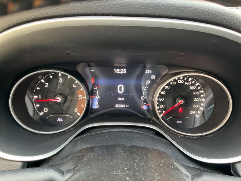 Jeep Compass 2.0 M-Jet Opening Edition 4WD — zdjęcie 39