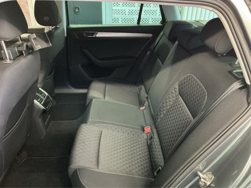 Skoda Superb 2.0 TDI Ambition — zdjęcie 14