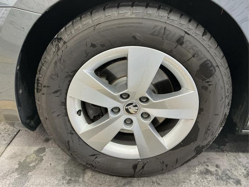 Skoda Superb 2.0 TDI Ambition — zdjęcie 15