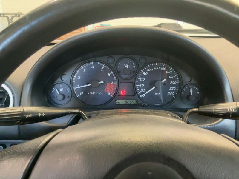 Mazda MX-5 1.9 Roadster — zdjęcie 13