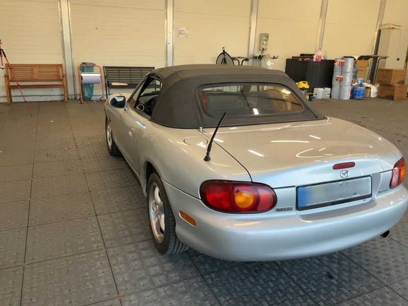 Mazda MX-5 1.9 Roadster — zdjęcie 3