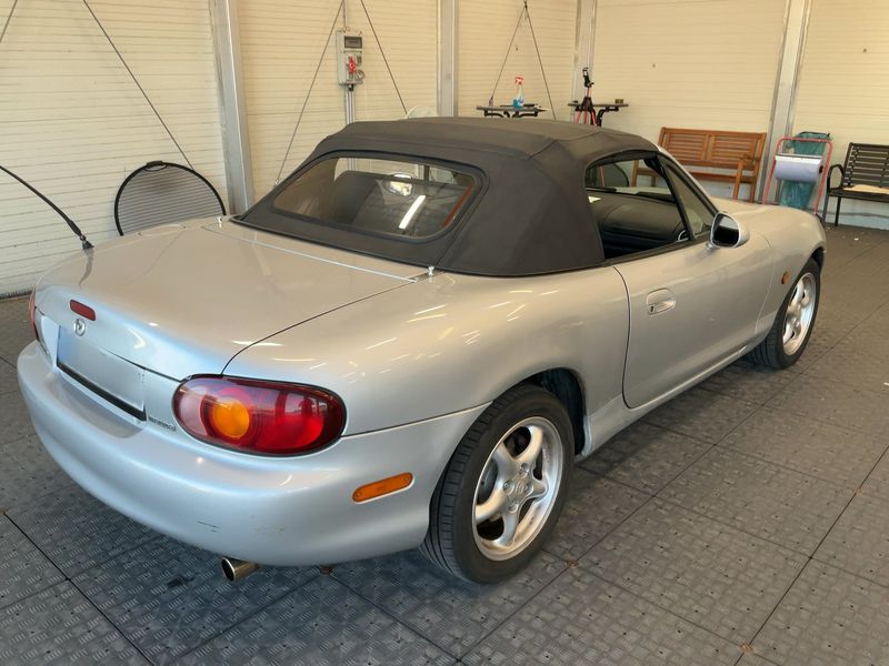 Mazda MX-5 1.9 Roadster — zdjęcie 6