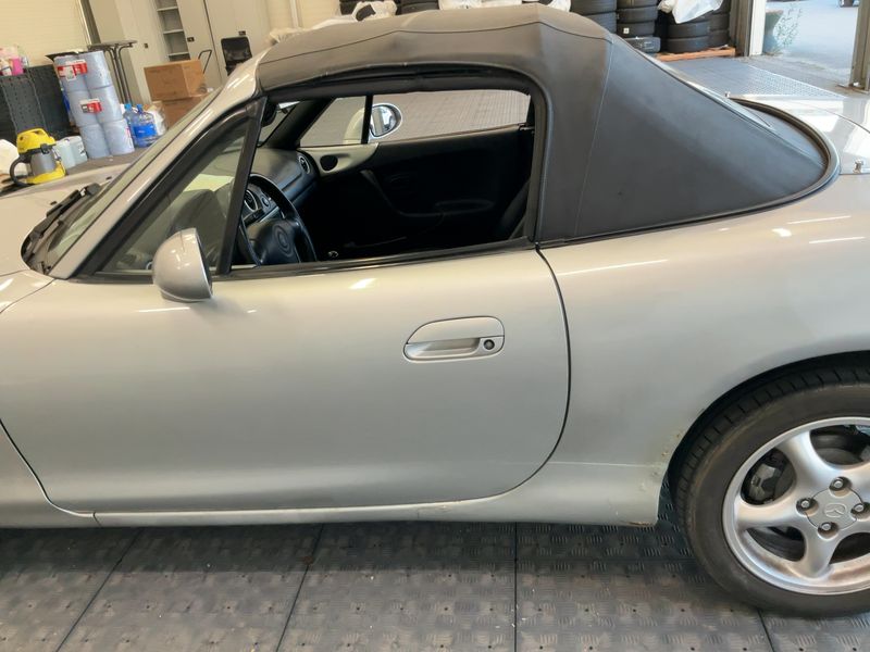Mazda MX-5 1.9 Roadster — zdjęcie 4