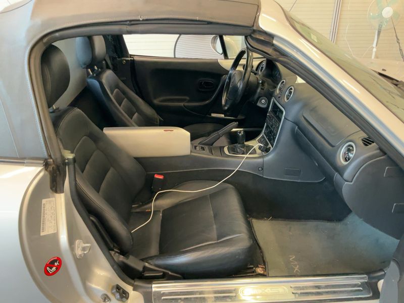 Mazda MX-5 1.9 Roadster — zdjęcie 11