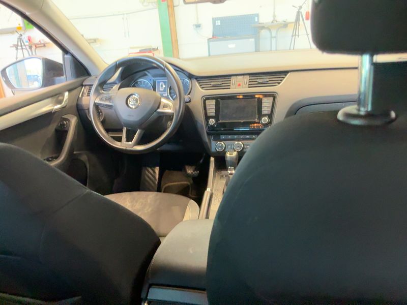 Skoda Octavia 2.0 TDI Joy — zdjęcie 12