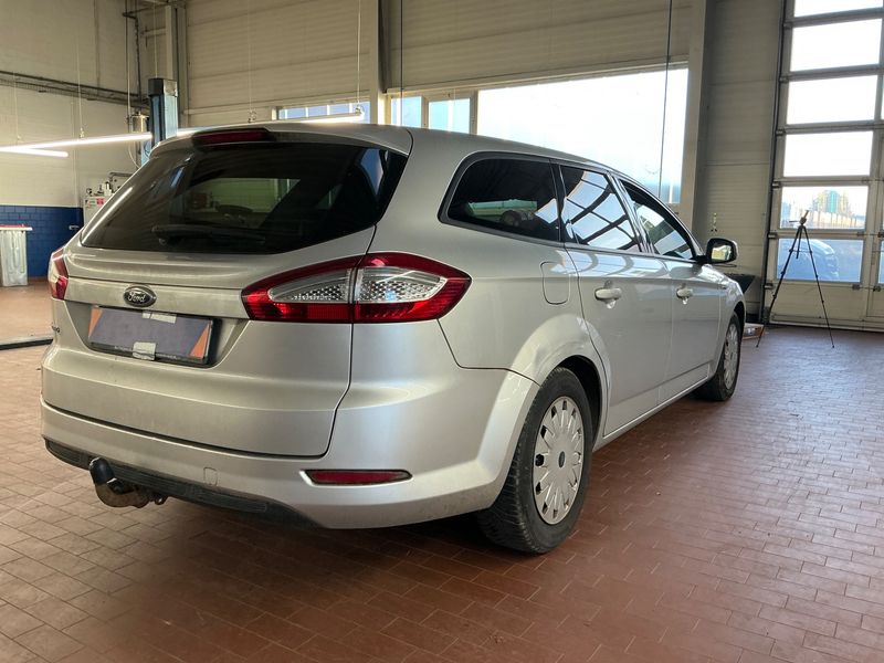 Ford Mondeo 1.6 TDCi Ambiente — zdjęcie 2