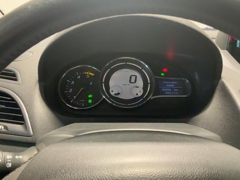 Renault Megane 1.5 dCi Limited — zdjęcie 13