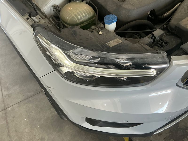 Volvo XC40 2.0 D4 Business Plus AWD — zdjęcie 25