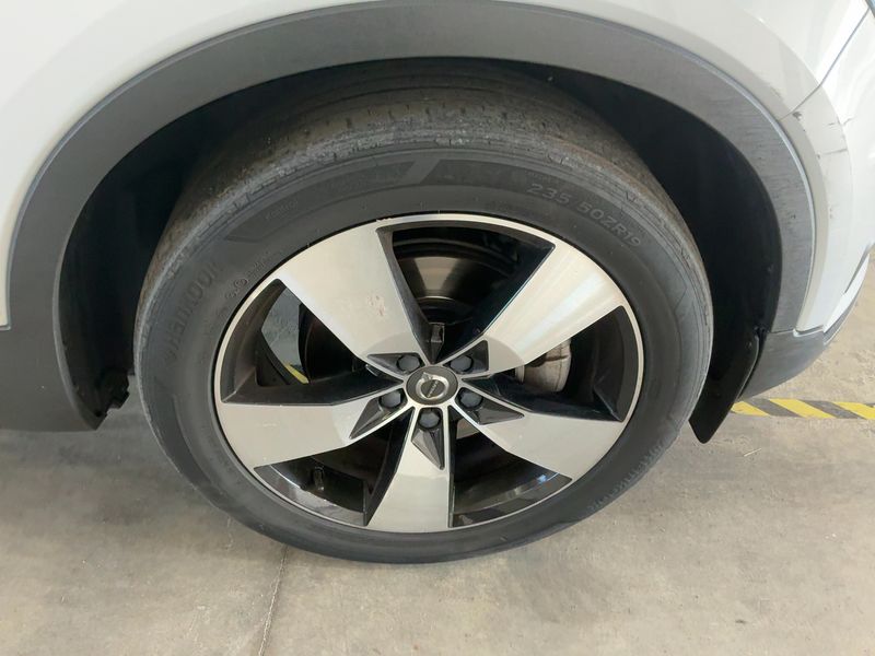 Volvo XC40 2.0 D4 Business Plus AWD — zdjęcie 19