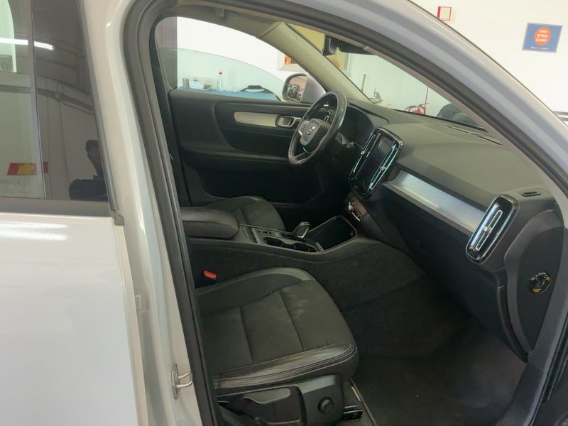 Volvo XC40 2.0 D4 Business Plus AWD — zdjęcie 11