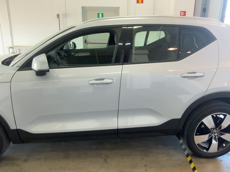 Volvo XC40 2.0 D4 Business Plus AWD — zdjęcie 4