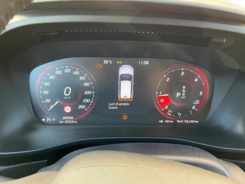 Volvo XC40 2.0 D4 Business Plus AWD — zdjęcie 13