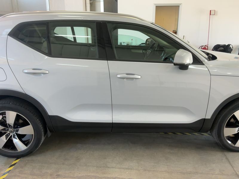 Volvo XC40 2.0 D4 Business Plus AWD — zdjęcie 7
