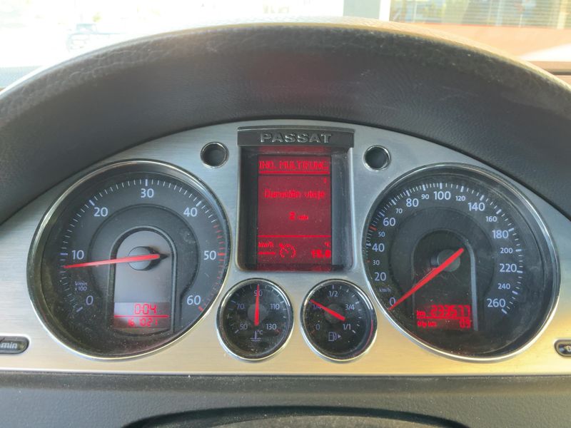 Volkswagen Passat 2.0 TDI Highline — zdjęcie 4