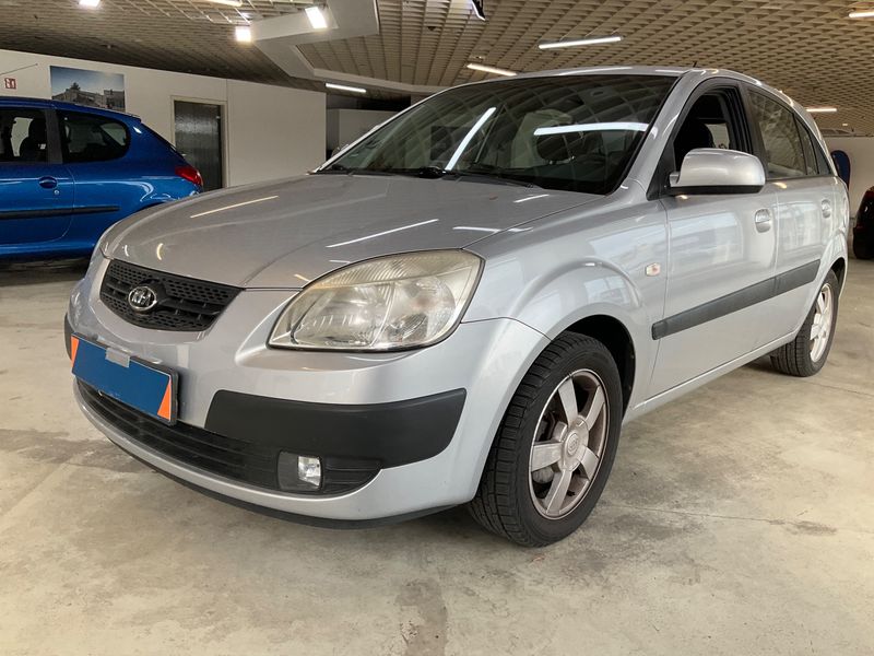 Kia Rio 1.6 EX Top