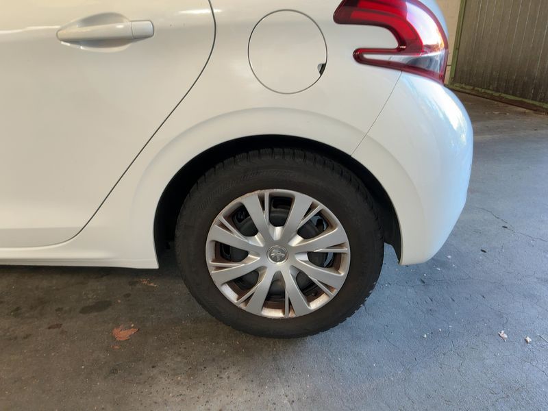 Peugeot 208 1.5 Blue-HDi Active — zdjęcie 20