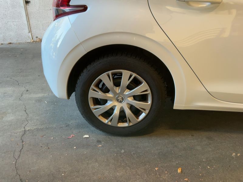 Peugeot 208 1.5 Blue-HDi Active — zdjęcie 21