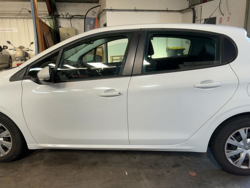 Peugeot 208 1.5 Blue-HDi Active — zdjęcie 4