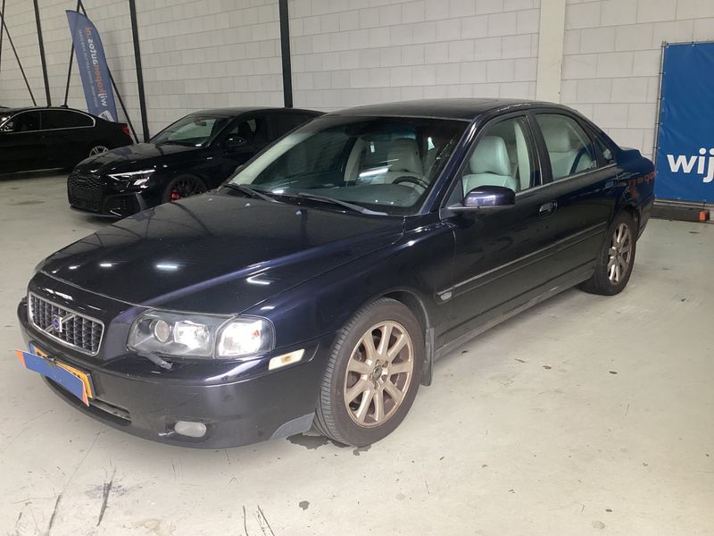 Volvo S80 2.5 T Momentum — zdjęcie 1