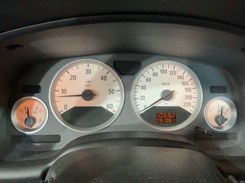 Opel Astra 2.2 DTI Edition — zdjęcie 4