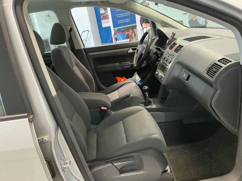Volkswagen Touran 1.9 TDI Conceptline — zdjęcie 3