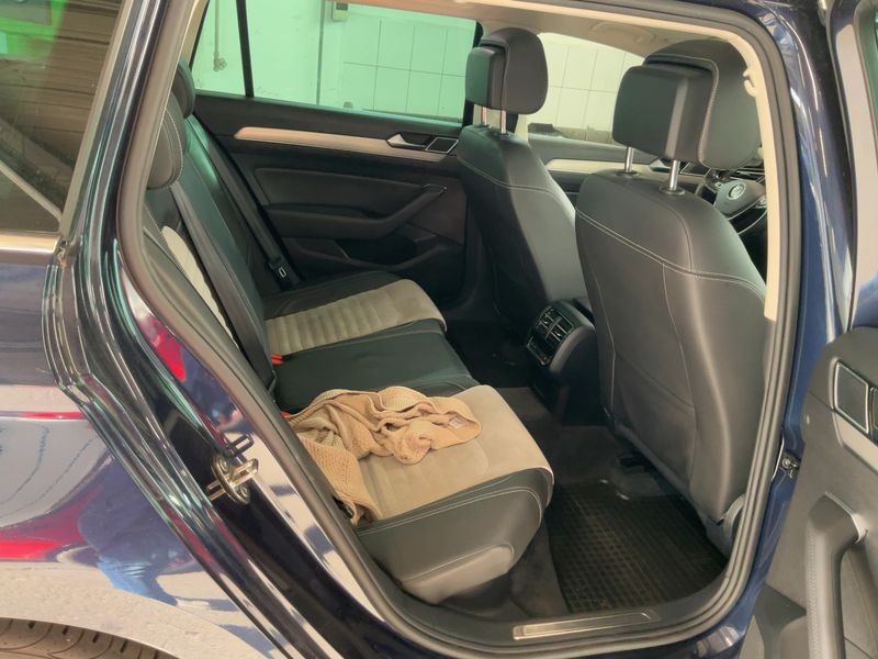 Volkswagen Passat 2.0 TDI Highline 4Motion BlueMotion Tech — zdjęcie 14