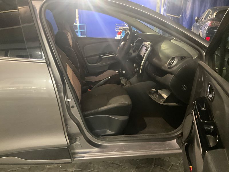 Renault Clio 1.5 dCi Graphite — zdjęcie 3
