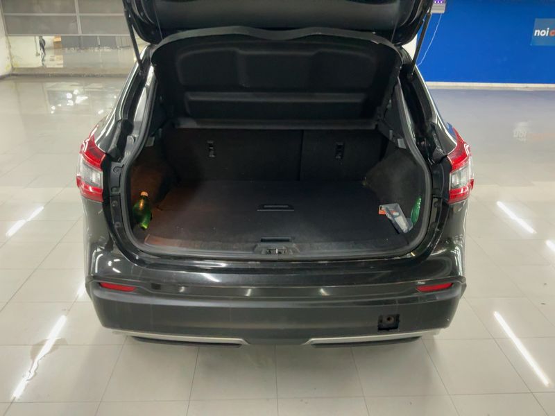 Nissan Qashqai 1.5 dCi N-Connecta — zdjęcie 10