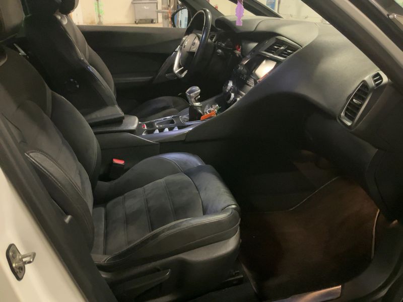 DS Automobiles DS5 2.0 Blue-HDi Executive — zdjęcie 11