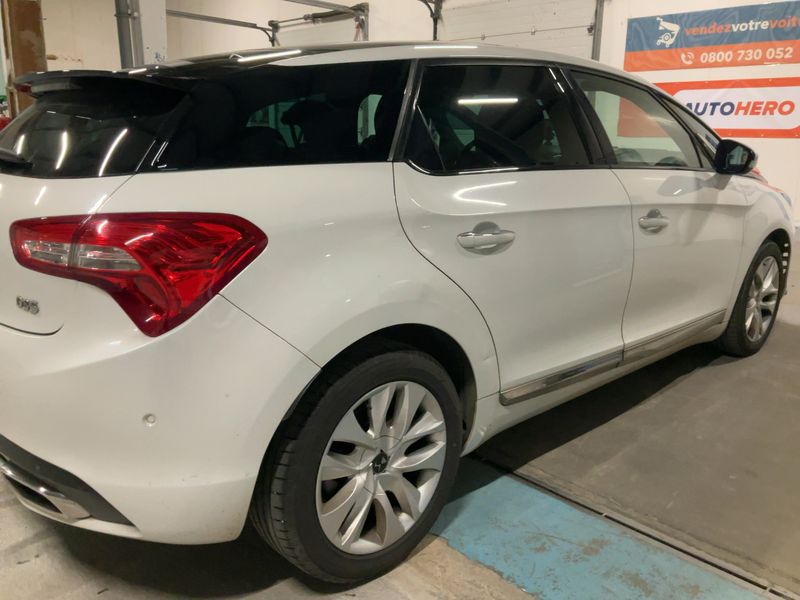 DS Automobiles DS5 2.0 Blue-HDi Executive — zdjęcie 6