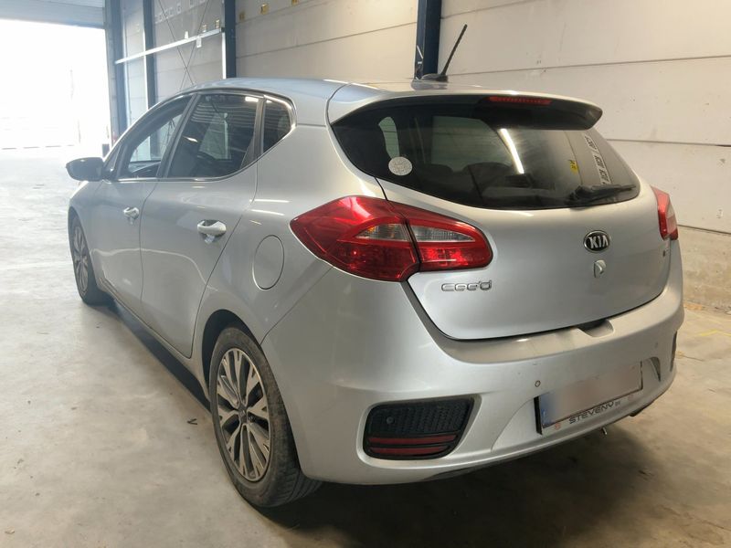 Kia cee'd 1.6 CRDi Active — zdjęcie 3