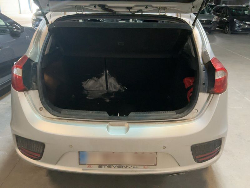 Kia cee'd 1.6 CRDi Active — zdjęcie 10