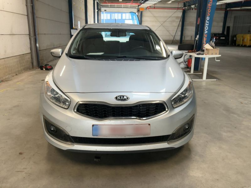 Kia cee'd 1.6 CRDi Active — zdjęcie 9