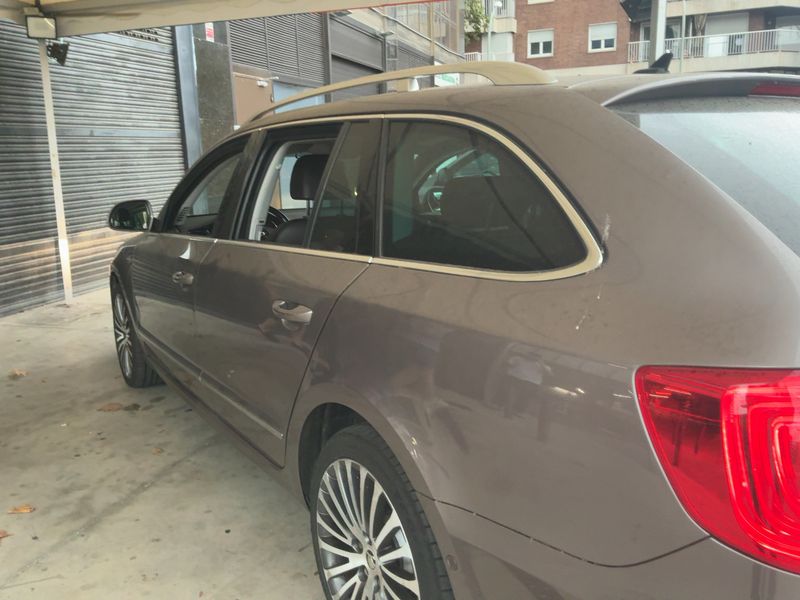 Skoda Superb 3.6 V6 FSI Laurin & Klement 4x4 — zdjęcie 3