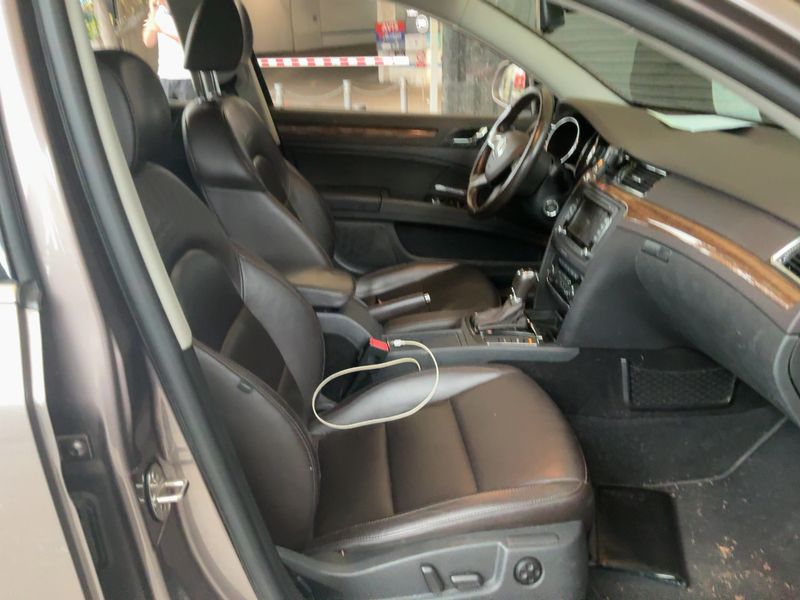 Skoda Superb 3.6 V6 FSI Laurin & Klement 4x4 — zdjęcie 11