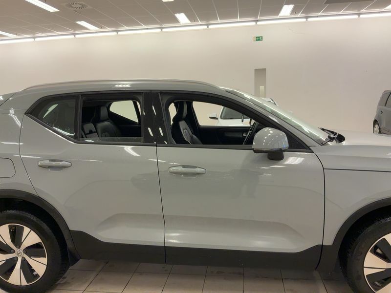 Volvo XC40 2.0 B3 Mild-Hybrid Core 2WD — zdjęcie 7