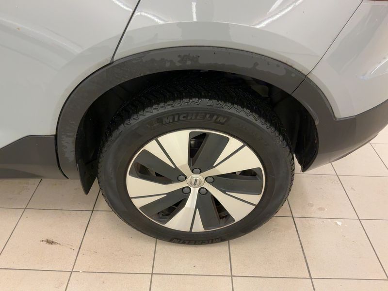 Volvo XC40 2.0 B3 Mild-Hybrid Core 2WD — zdjęcie 19