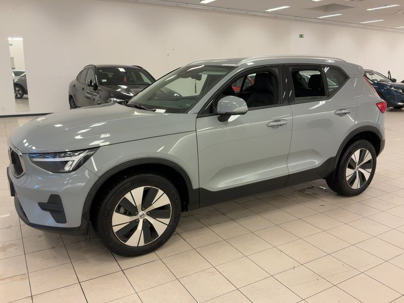 Volvo XC40 2.0 B3 Mild-Hybrid Core 2WD — zdjęcie 2