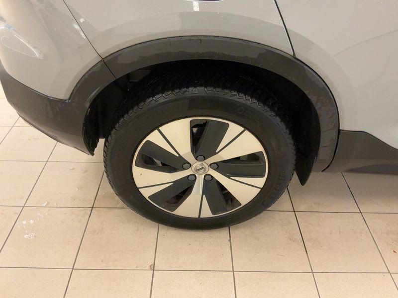 Volvo XC40 2.0 B3 Mild-Hybrid Core 2WD — zdjęcie 20
