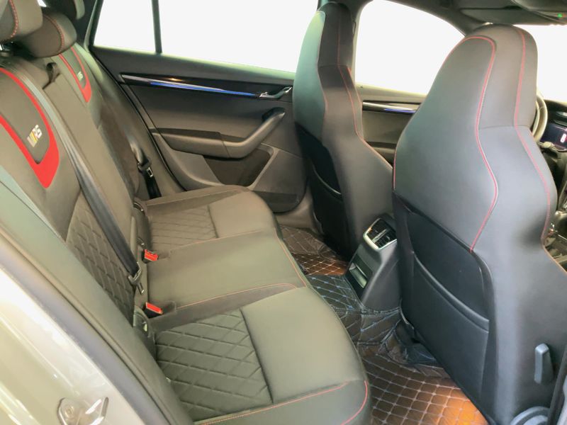 Skoda Octavia 2.0 TSI RS 245 — zdjęcie 14