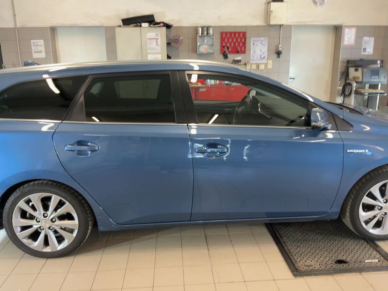 Toyota Auris Touring Sports 1.8 Hybrid Executive — zdjęcie 7