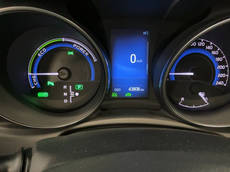Toyota Auris Touring Sports 1.8 Hybrid Executive — zdjęcie 13