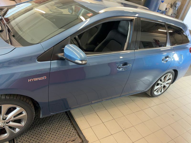 Toyota Auris Touring Sports 1.8 Hybrid Executive — zdjęcie 4