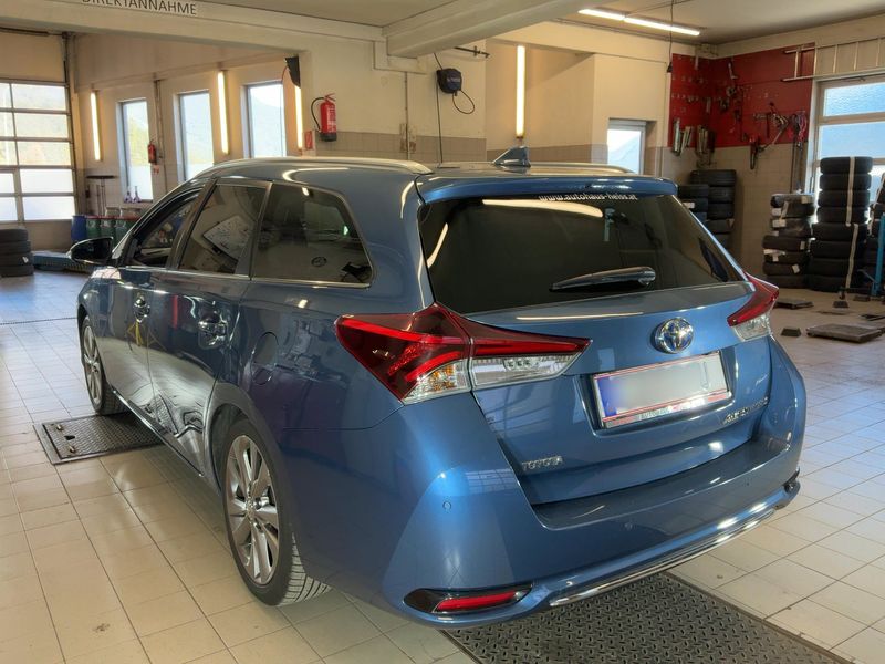 Toyota Auris Touring Sports 1.8 Hybrid Executive — zdjęcie 3