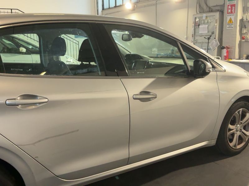 Peugeot 208 1.2 e-VTi Allure — zdjęcie 7
